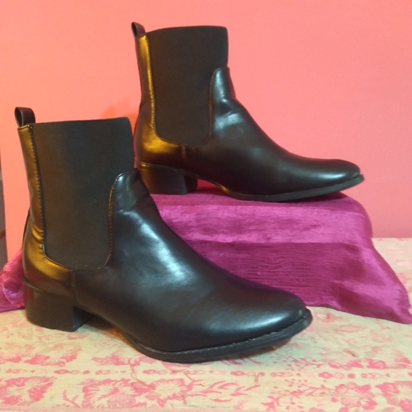 (Vegan) Etienne Black Chelsea 'Jensen' boot - size 9 (non-leather) - Picture 11 of 12